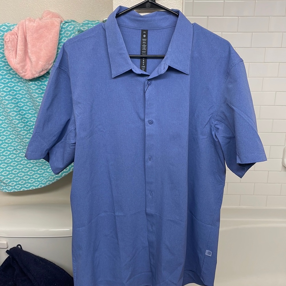 NWT LULU BUTTON UP